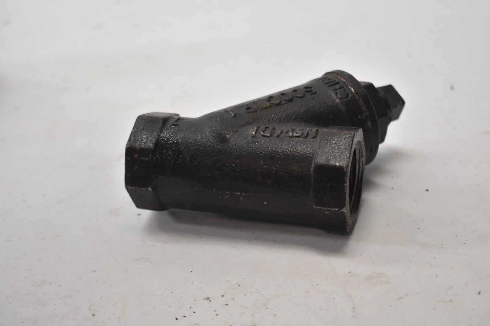 Legend Valve 1" Pipe Y Strainer 500 CWP Threaded Fitting Cast Iron