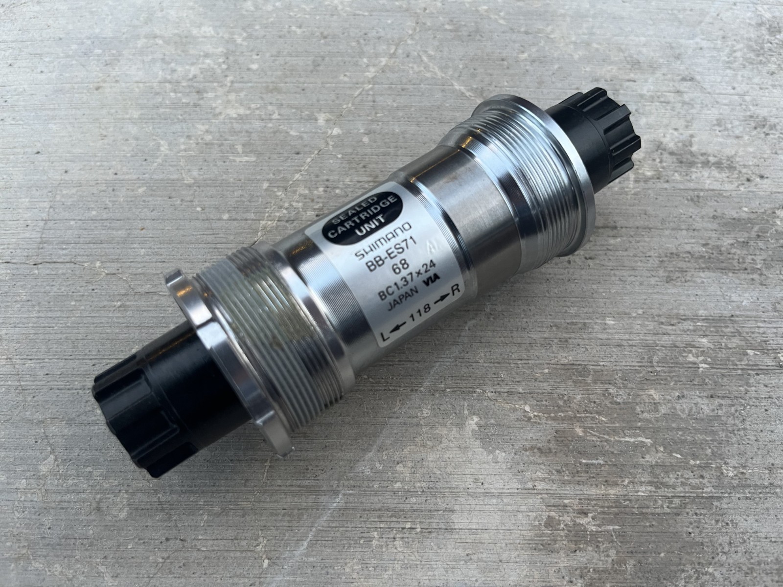 NOS Shimano Ultegra Octalink V2 Cartridge Bearing Bottom Bracket | 68x118 mm