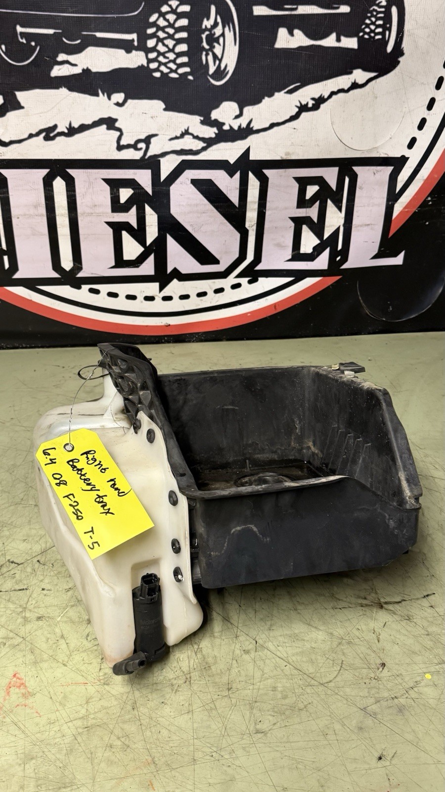 08-10 Ford F250 F350 Battery Tray Windshield Washer Fluid Tank Reservoir