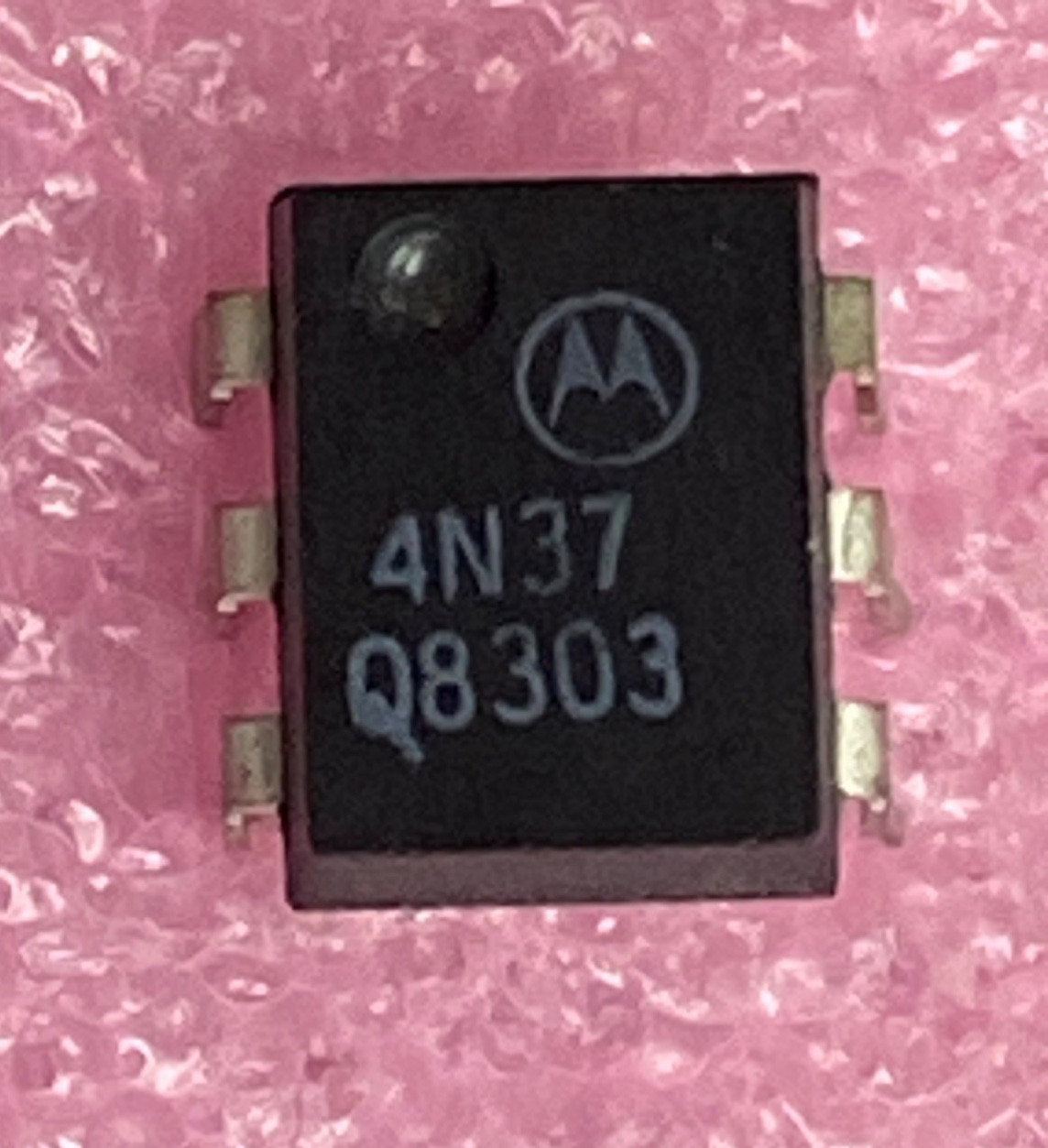 Motorola 4N37 optocoupler transistor output Integrated Circuit
