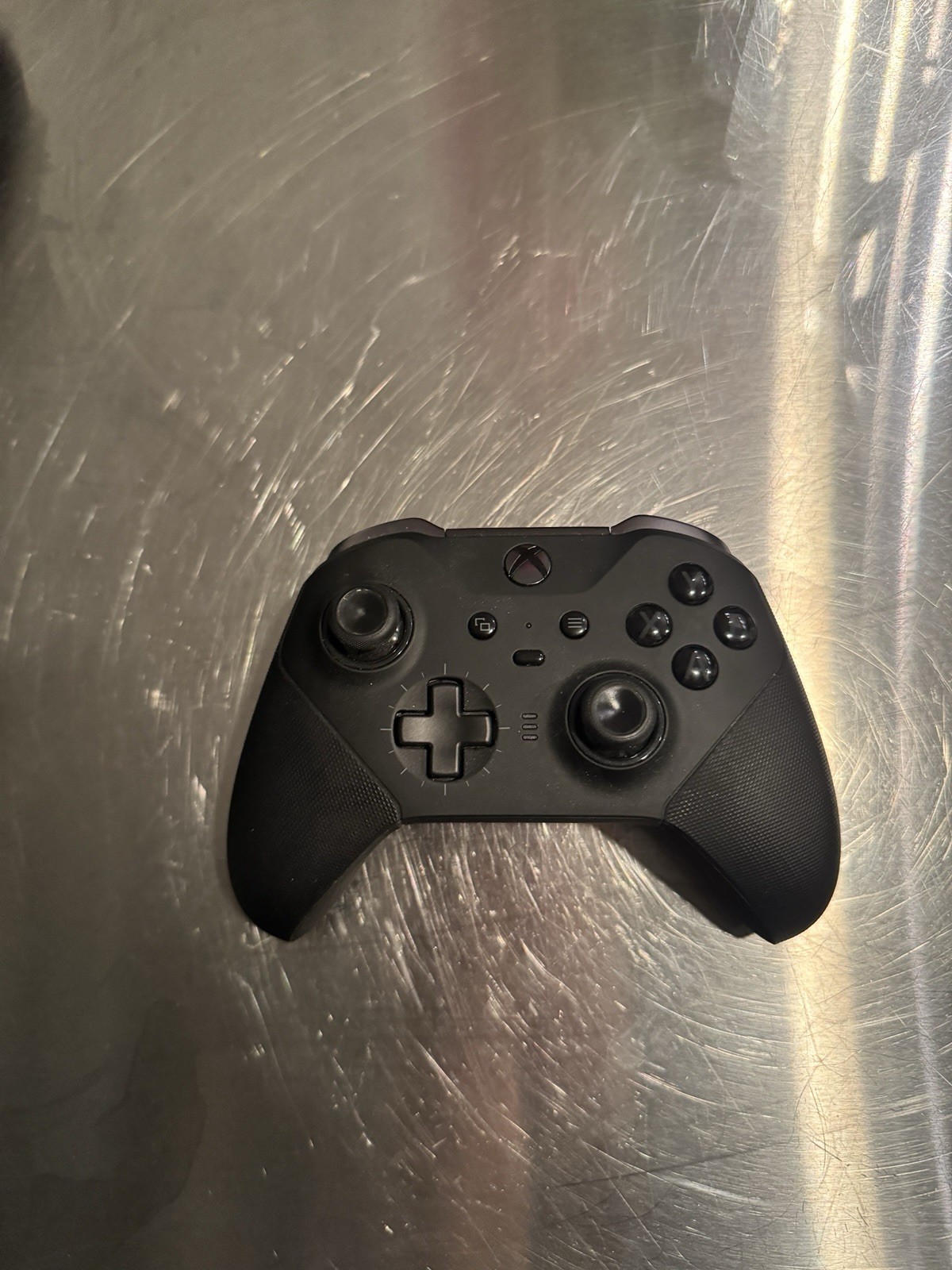 Microsoft Xbox Elite Series 2 Wireless Controller Bundle.PLEASE READ DESCRIPTION