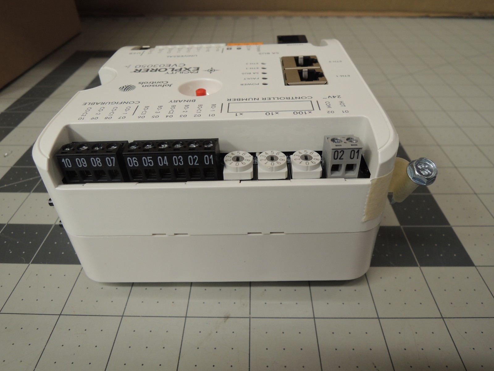 Johnson Controls F4-CVE03050-0P VAV Box Controller w/ Actuator & DPT Sensor