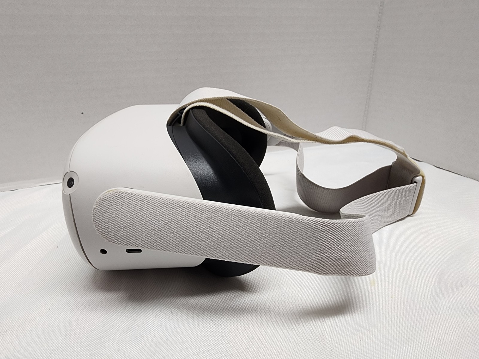 Tested Working Oculus Quest 2 64GB All-in-one VR Headset - White Headset ONLY