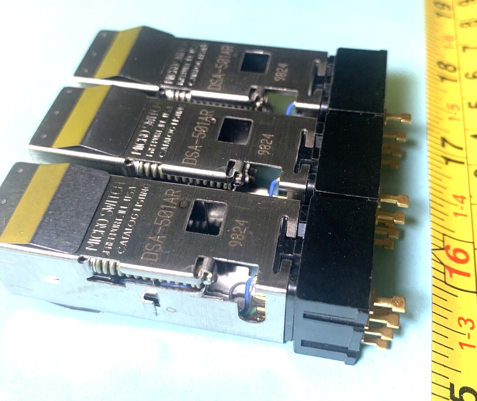 Lot of 3) Microswitch DSA-501AR Sensing and Control Switch