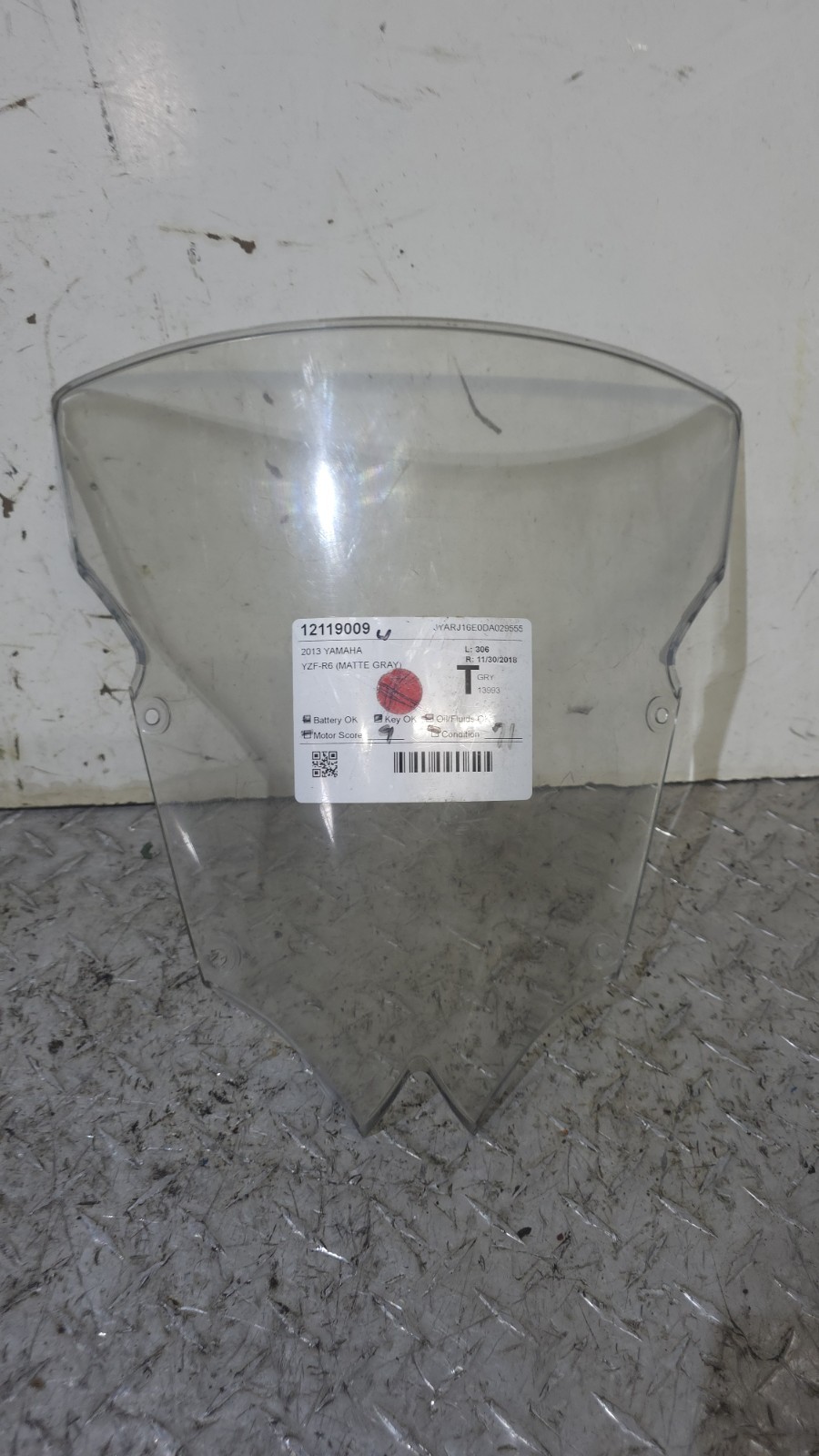 2008-2016 YAMAHA R6 OEM WINDSCREEN HAS SCRATCHES