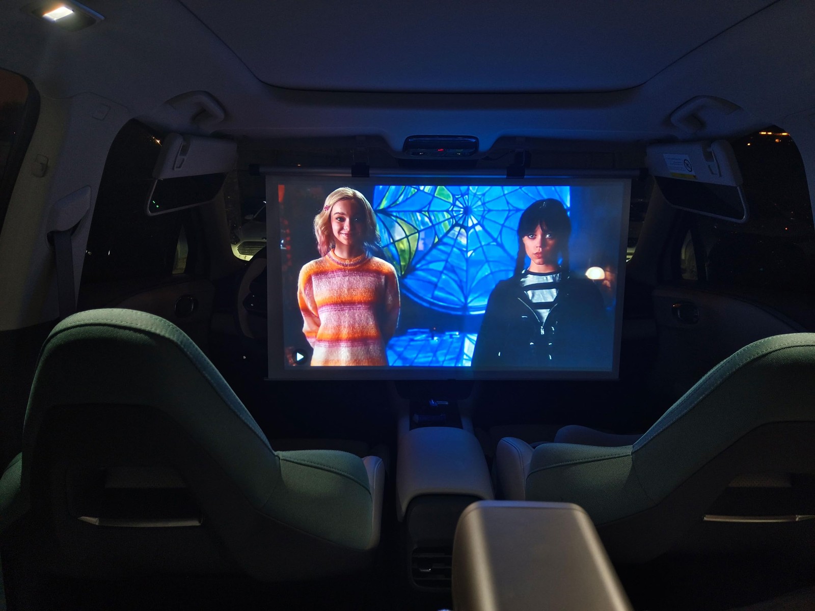 Projector Screen Small for Car, 40 inch 16:9, 4K HD, Portable Projection Scre...