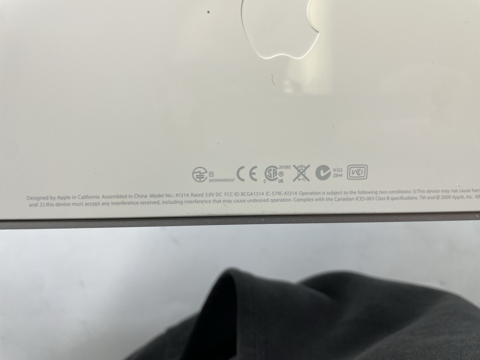 Apple A1314 Wireless Keyboard - MC184LL/B TESTED & WORKS