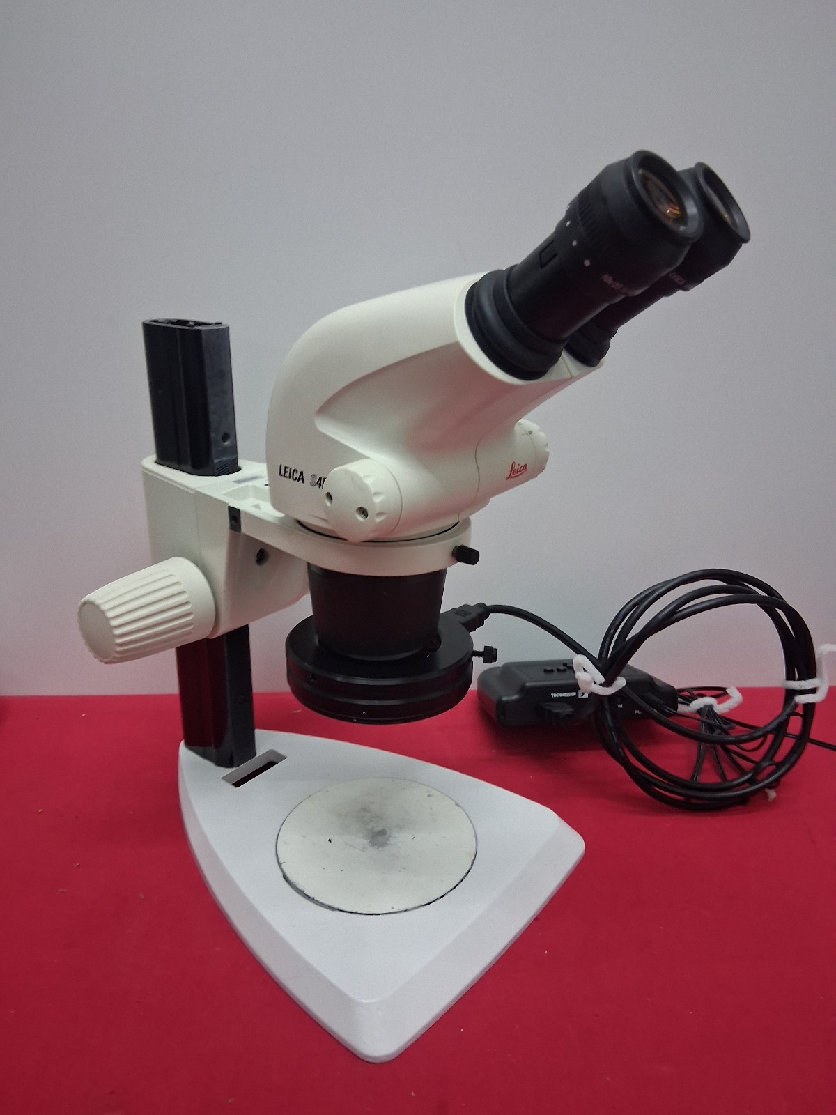LEICA S4E STEREO ZOOM MICROSCOPE 6.3 -30 X MAGNIFICATION WITH STAND & LED LIGHT