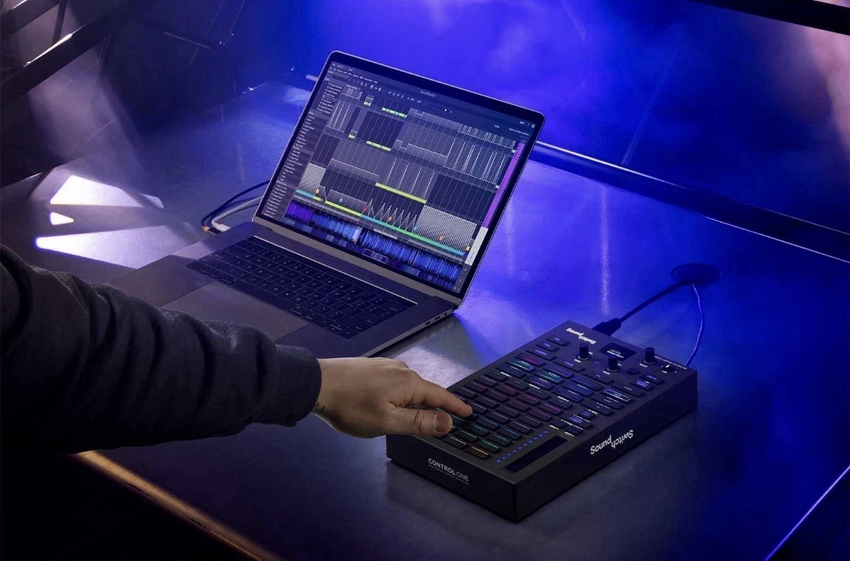 SoundSwitch Control One Professional DJ Club DMX Universe Lighting Controller