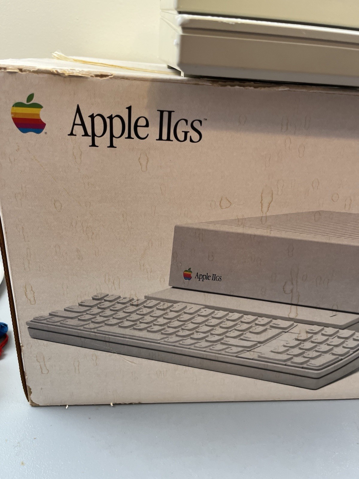 Apple IIGS A2S6000 Computer w/ Original Box, Keyboard, Mouse, Cable Book Works