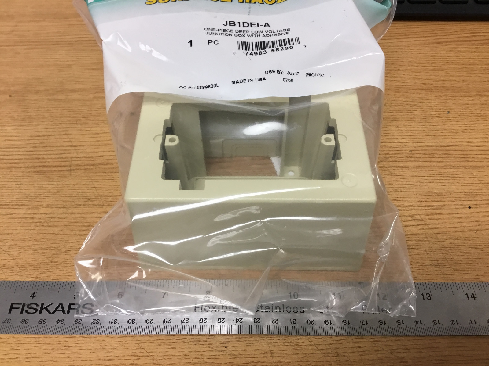 JB1DEI-A Panduit One-Piece Surface Raceway Beige Junction Box (1pc)