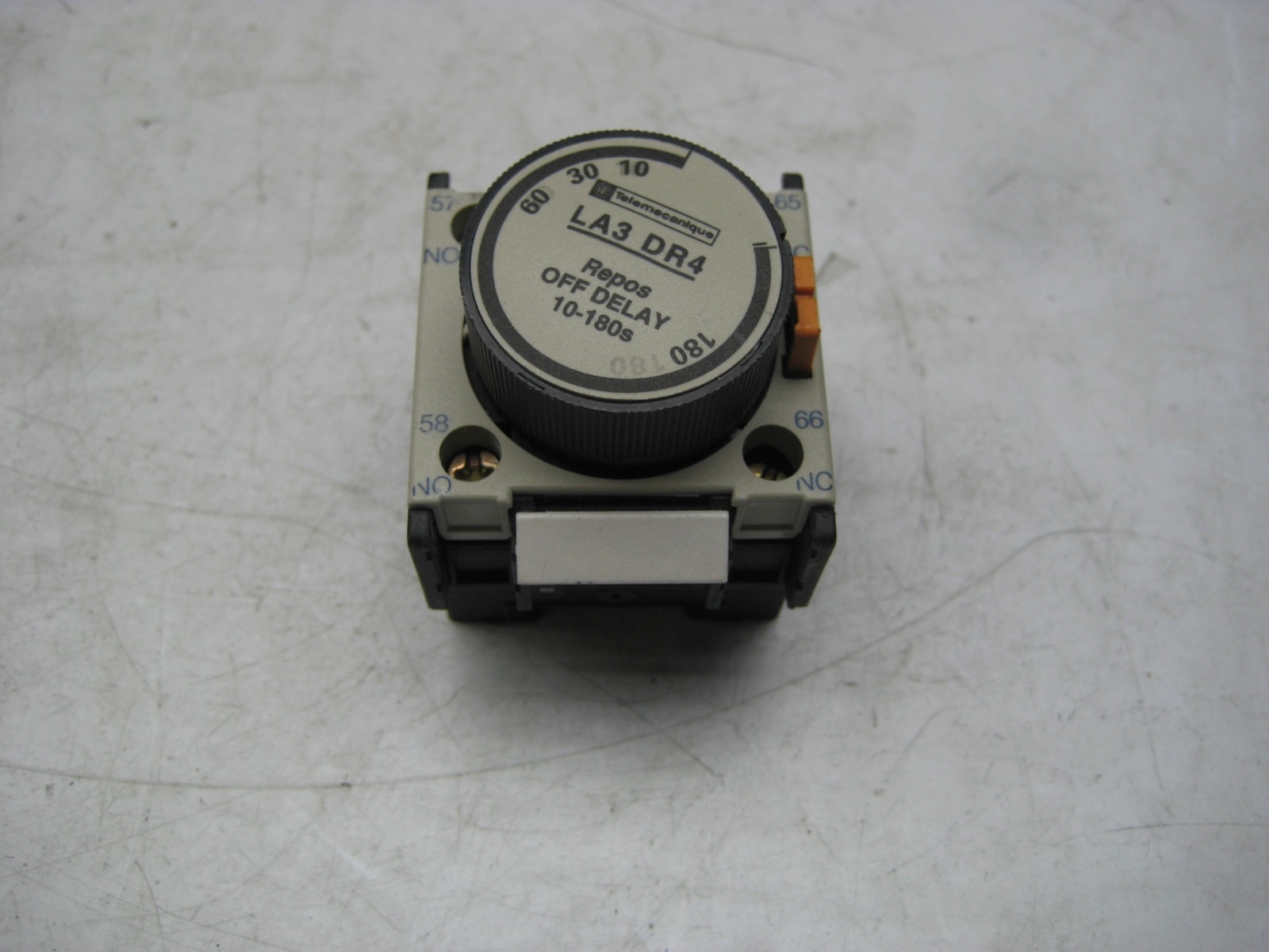 TELEMECANIQUE LA3DR4 TIMER MODULE NSNP