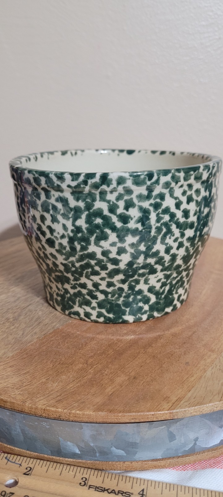 Heritage Pottery Sponge Painted Green and Beige Planter 3 3/4" tall