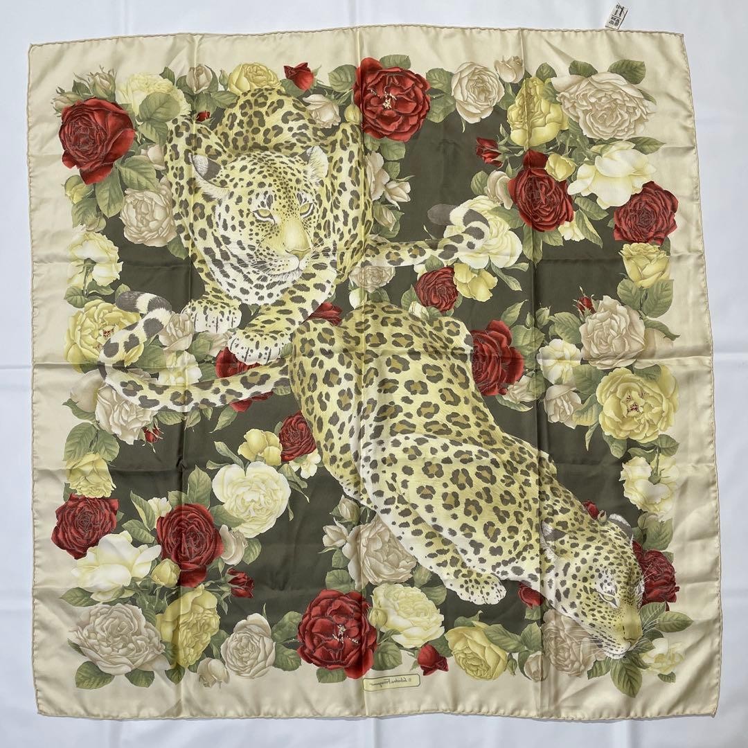 Salvatore Ferragamo Scarf Cream 87 x 86 cm 100% Silk