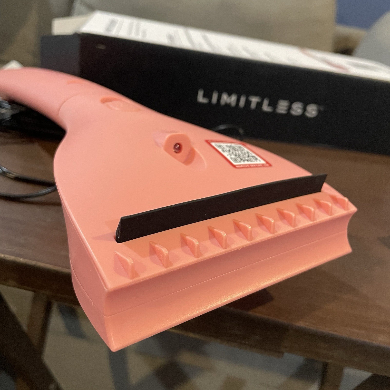 Limitless Heated Ice Scrapper & Squeegee w/ Extendable Handle Pink