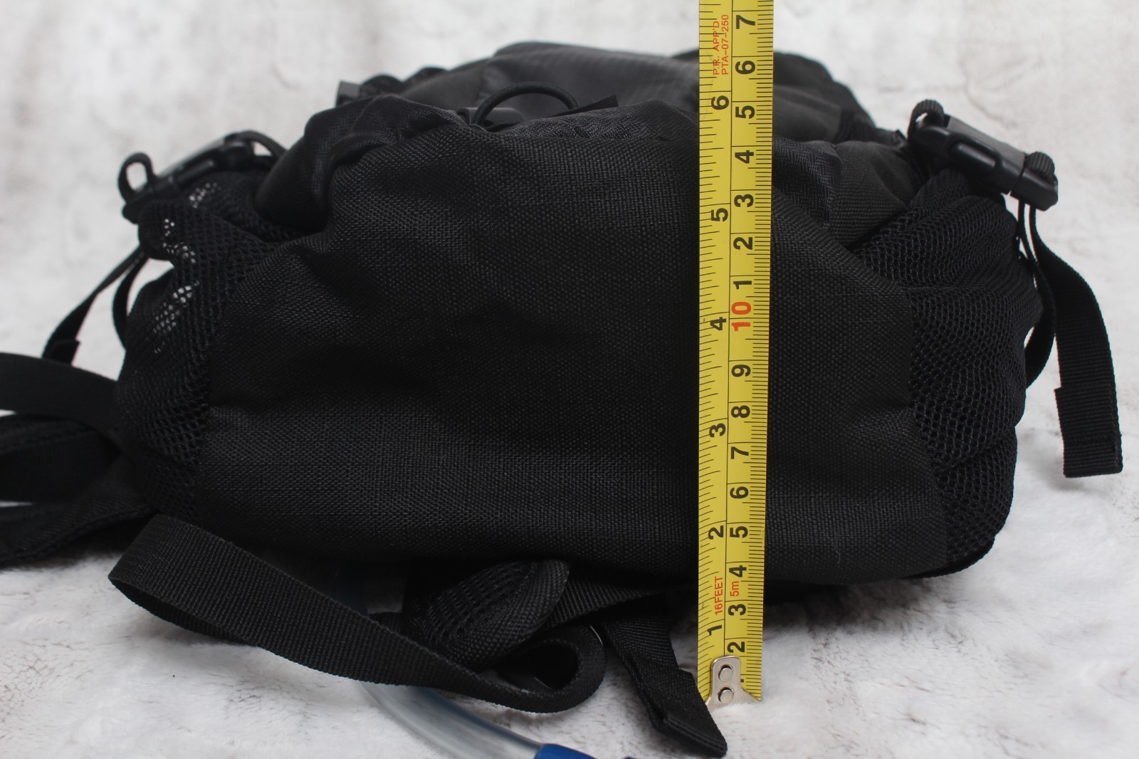 Quest 2L Hydration Daypack Backpack w/ Bladder Hiking Outdoors Black Summer