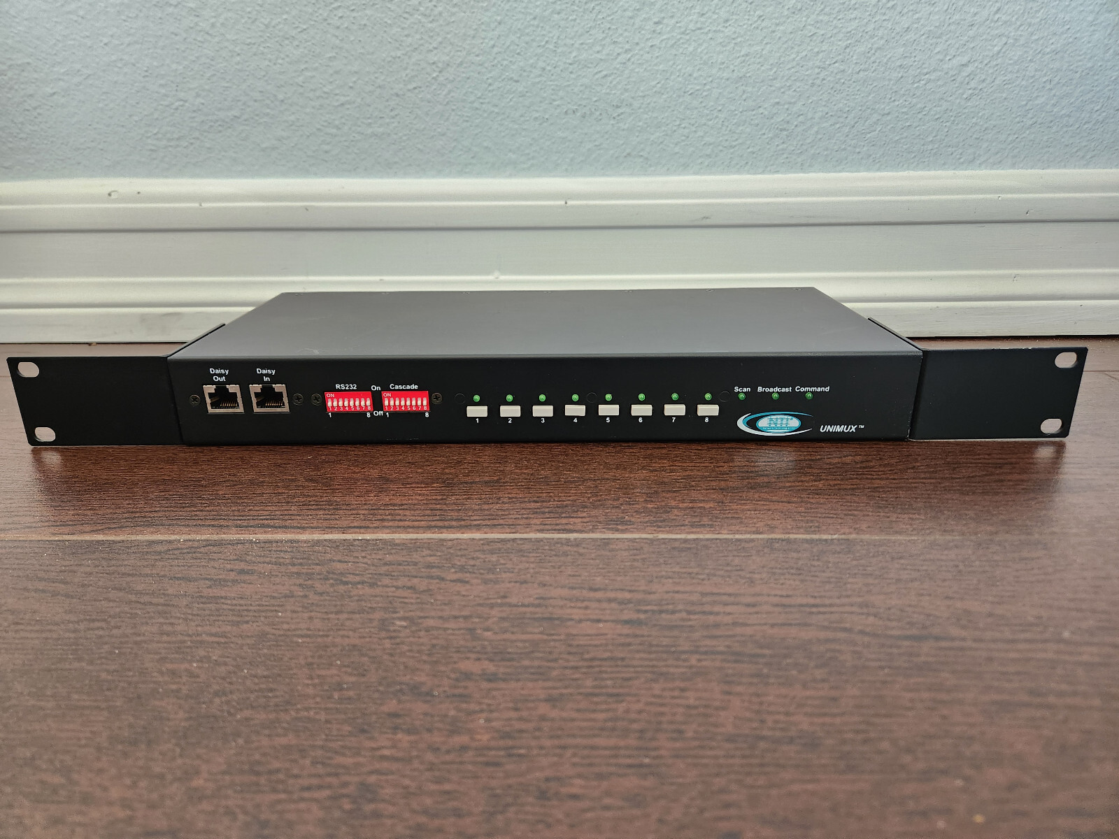 Network Technologies Incorporated NTI UNIMUX-USBV-8O 8-Port KVM Switch