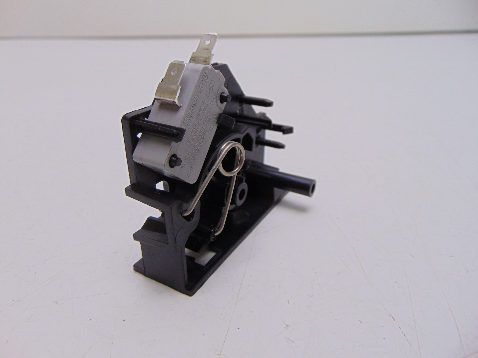 Frigidaire FMOS1846BSA Switch Bracket Upper
