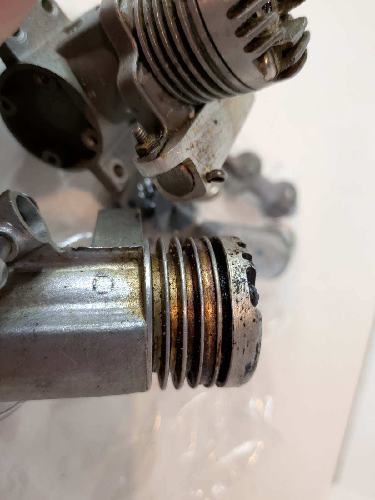 "19" Model Engine Model 4002 Untested Unbranded x2