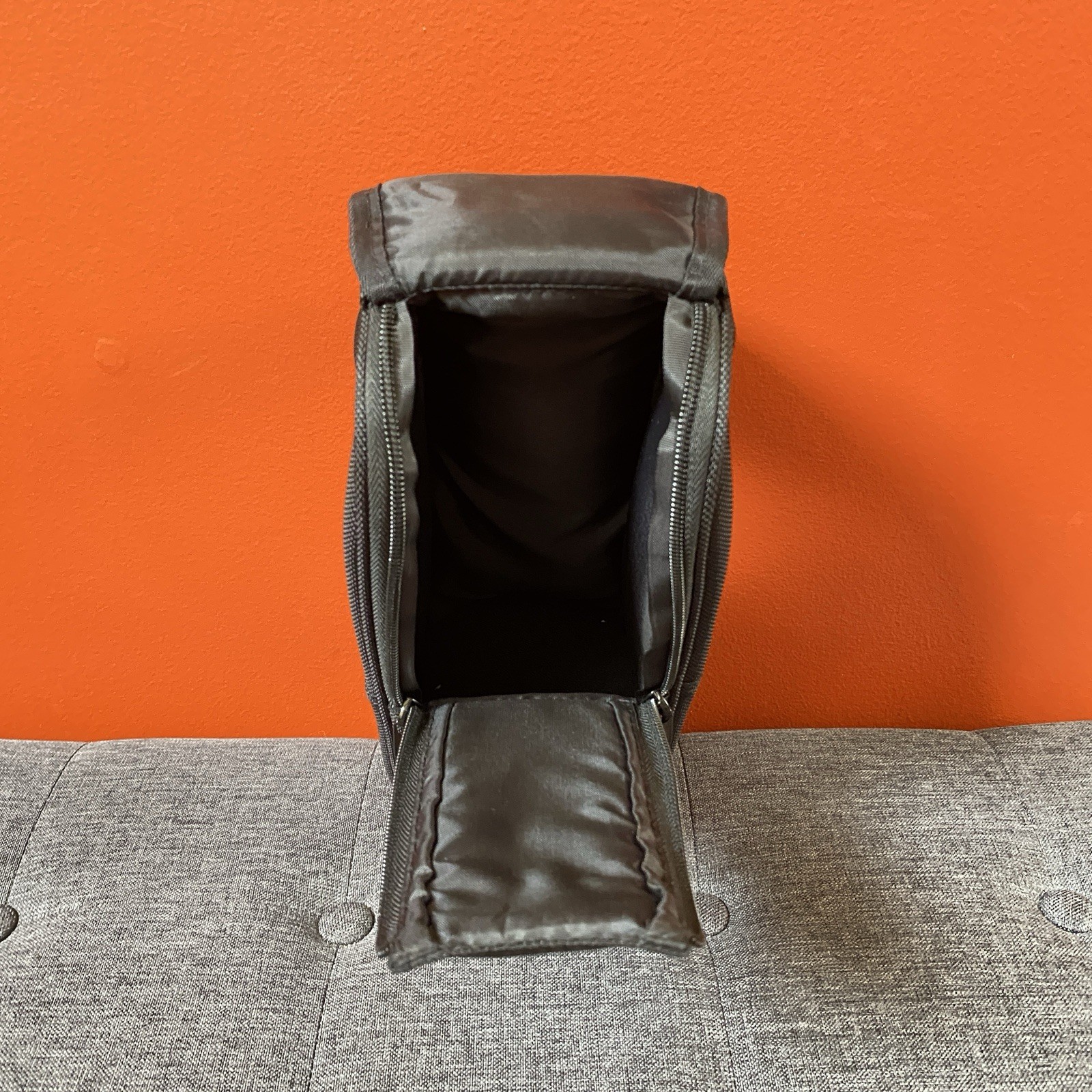 Nikon CL-M2 Lens Case (Black) EUC