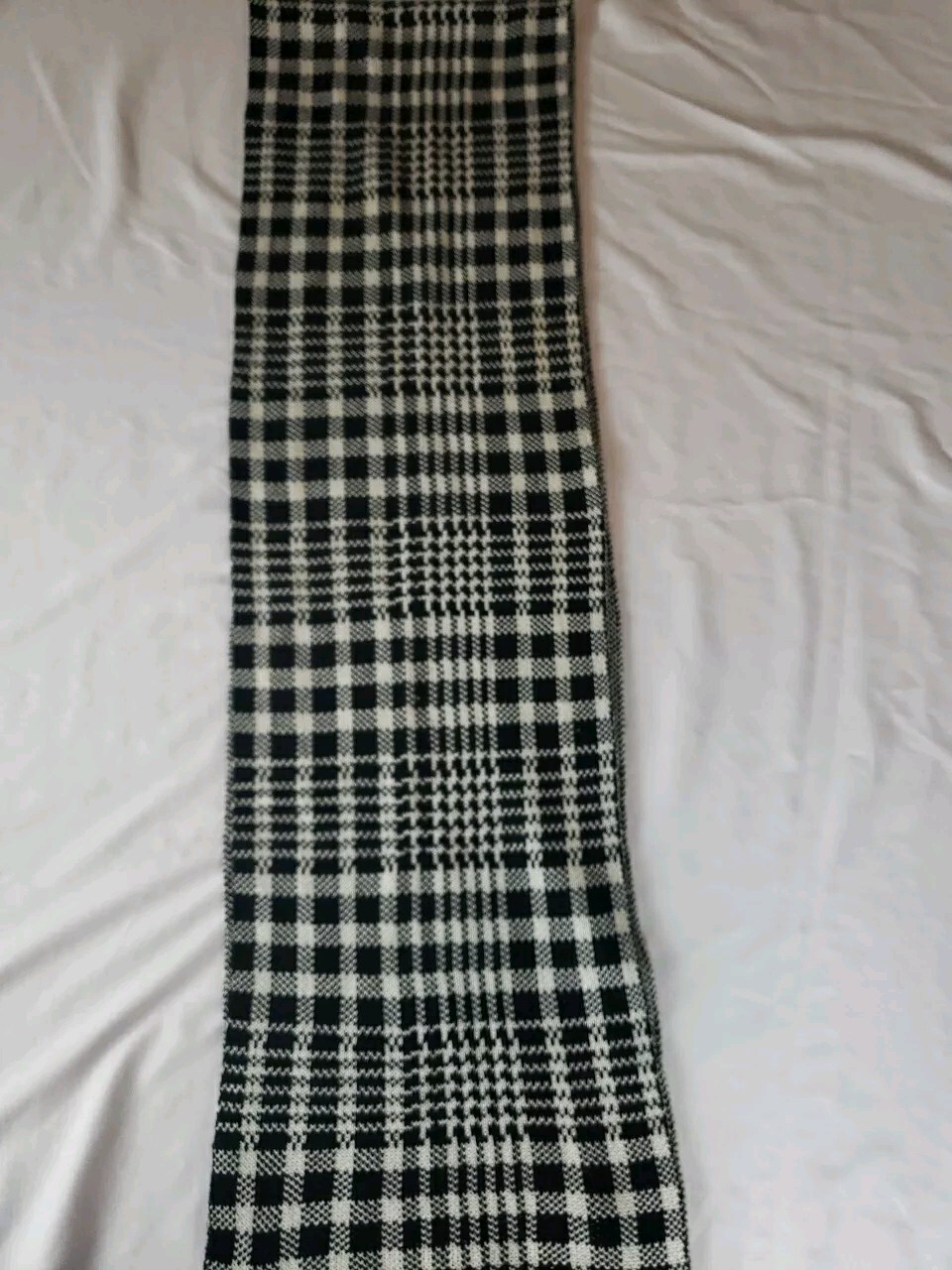 BLACK & WHITE HOUNDSTOOTH CHECK APT 9 MEN'S SCARF ONE SIZE