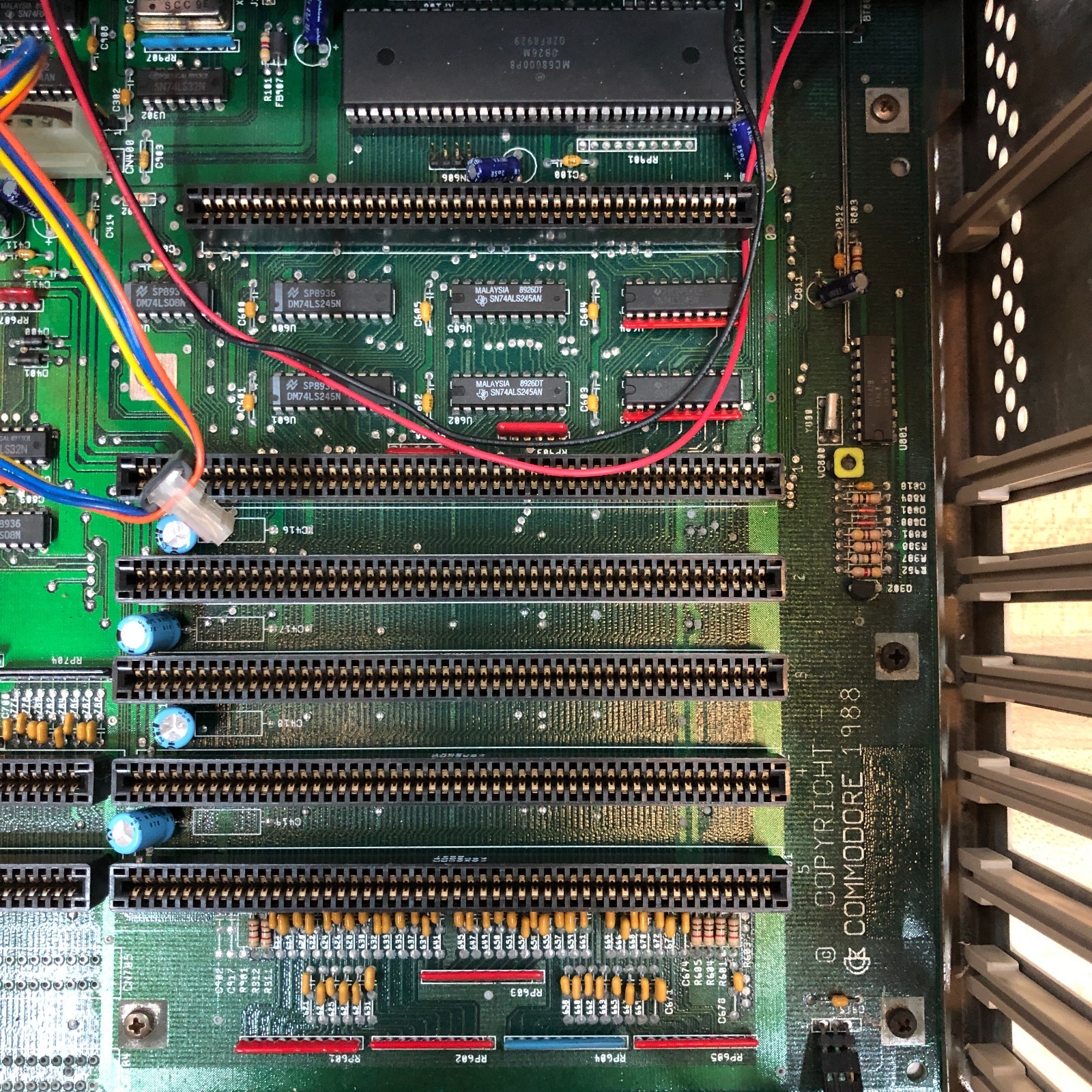 Vintage Commodore Amiga A2000HD Computer (WORKS)