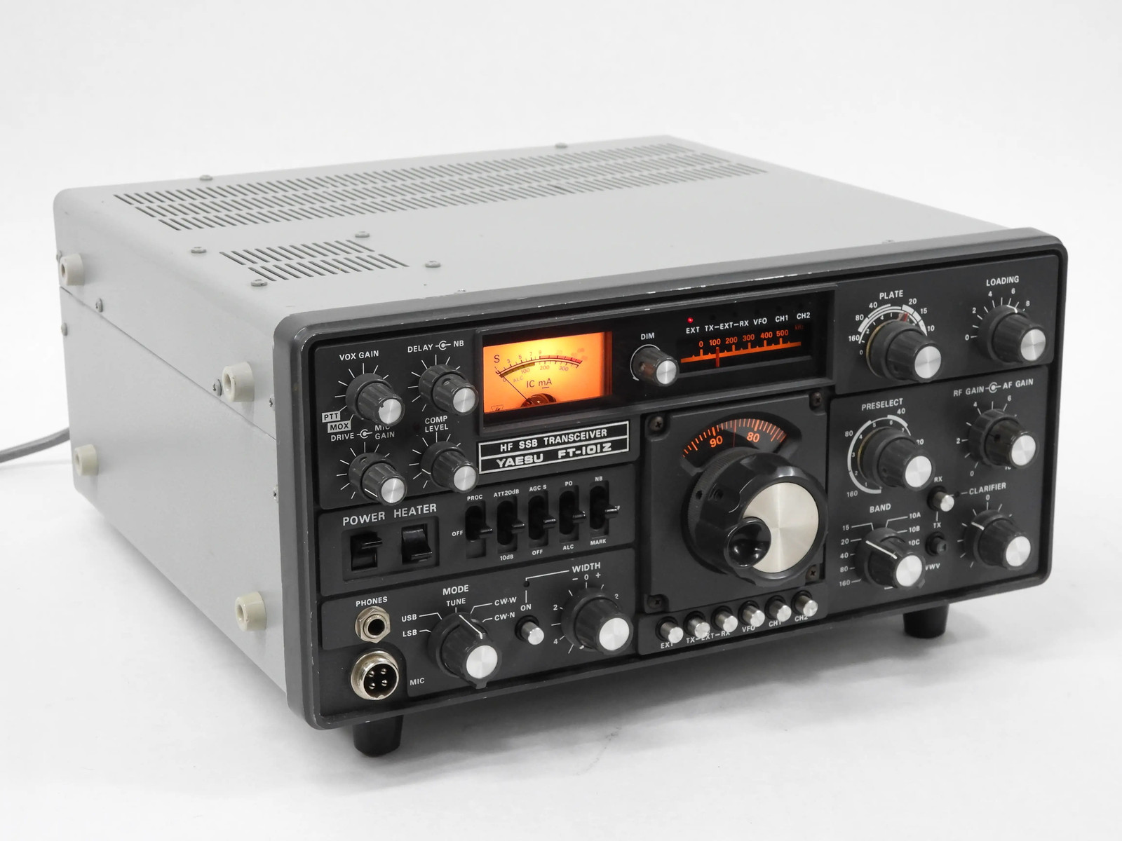 Yaesu FT-101Z Vintage Ham Radio Transceiver + AC Cable (powers up, needs work)