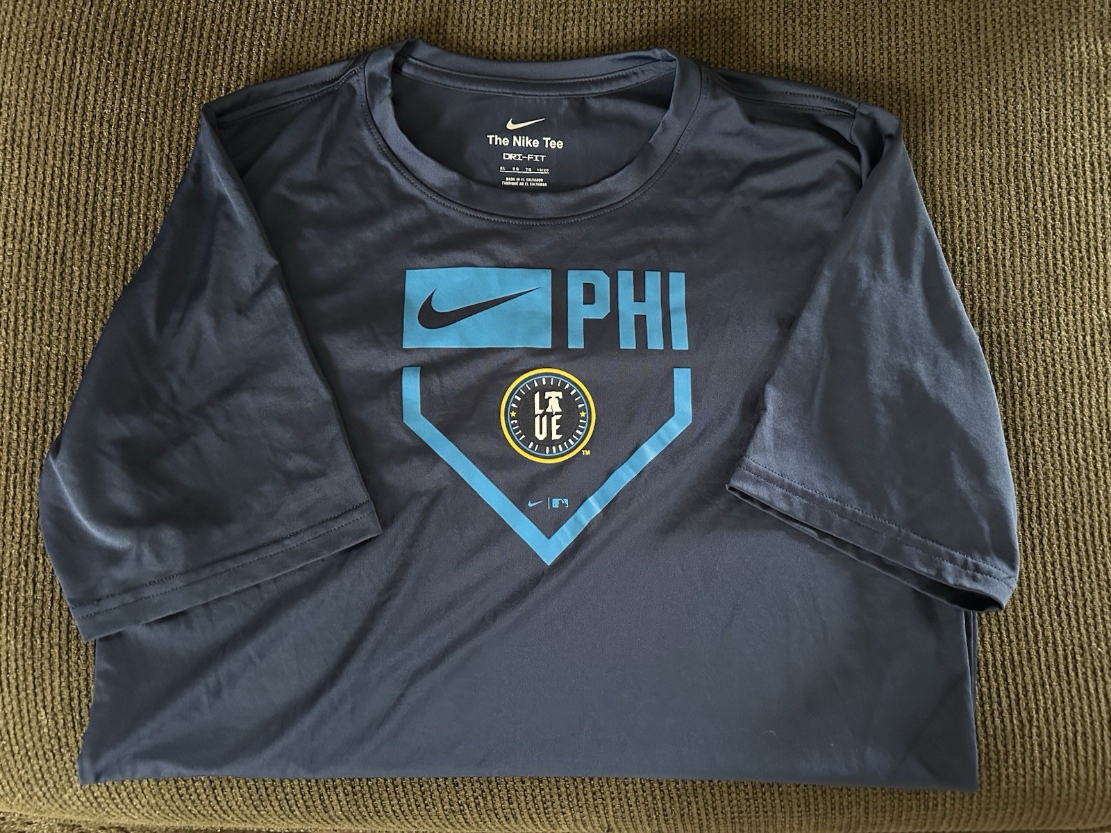 Phillies Love Dri Fit YOUTH XL
