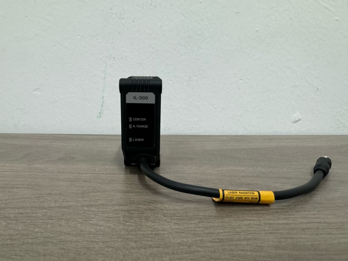 KEYENCE IL-300 Intelligent-L Laser Sensor