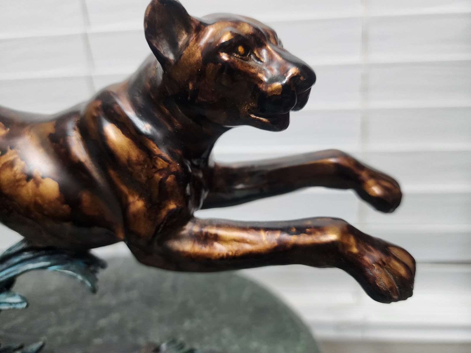 Elegant Panther Statue – Bronze Finish Home Decor