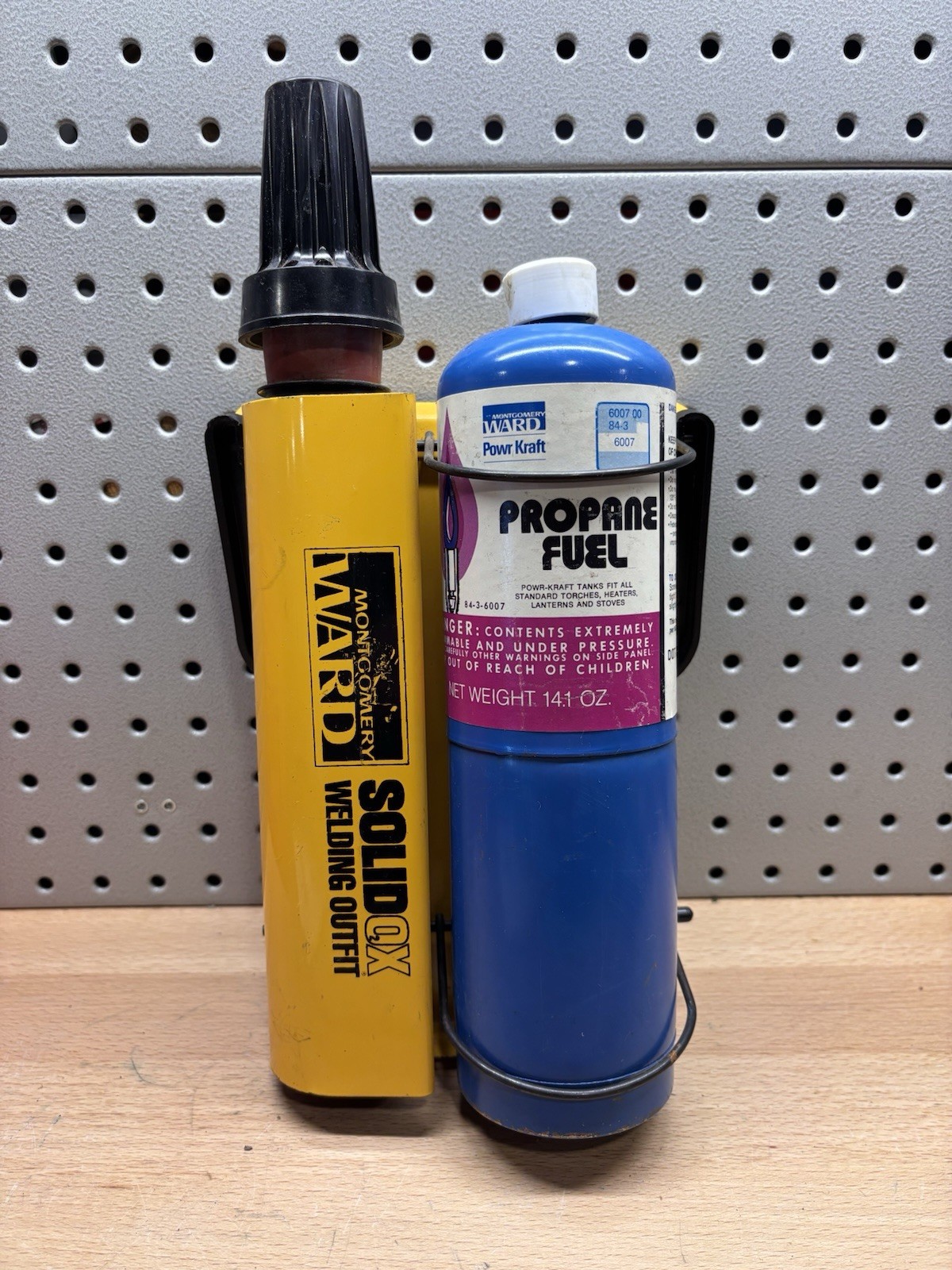 MONTGOMERY WARD 5000 DEGREE WELDING TORCH - SOLID OX/PROPANE SET