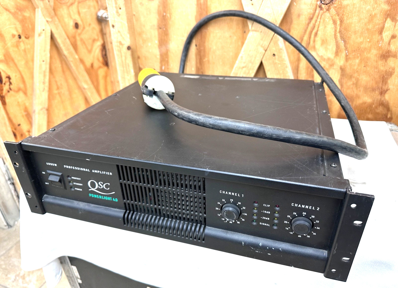 QSC Powerlight 4.0 PL4.0 Power Amplifier 2000 Watts Per Channel w/Twistlock Plug