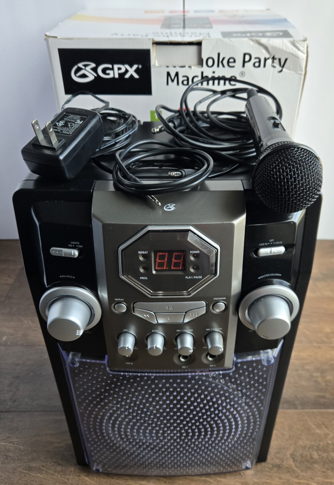GPX Karaoke Party Machine, CD player, Microphone, Audio input, LED light effect