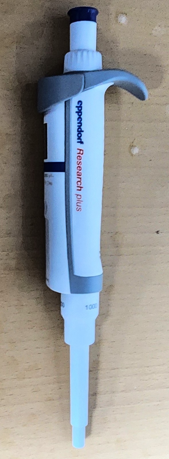 Eppendorf Research® plus Pipette, fixed volume single-channel, volume 1000 μL
