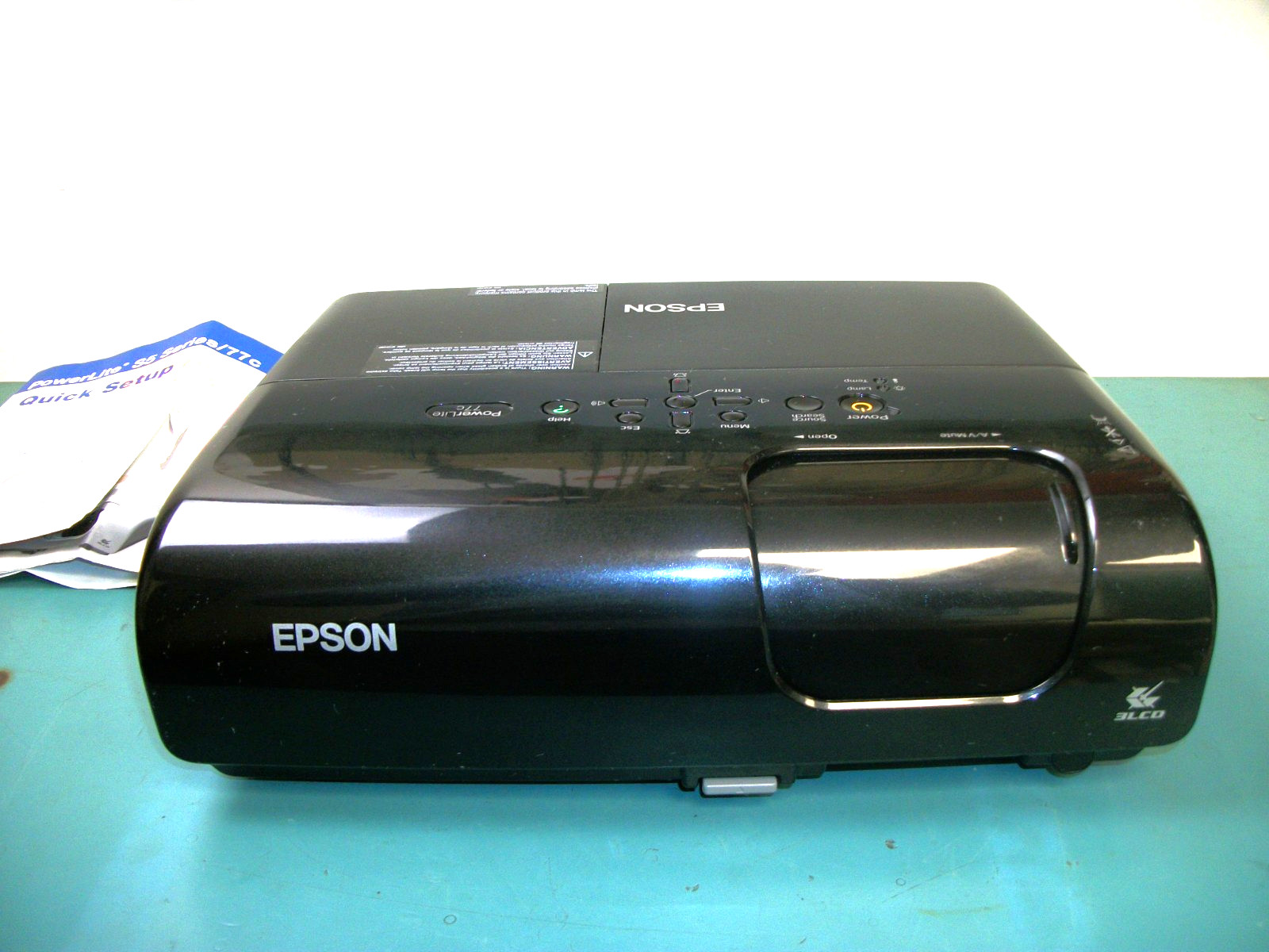 EPSON EMP-X5 PowerLite 77C LCD Presentation Projector w/Case & Cords Shown