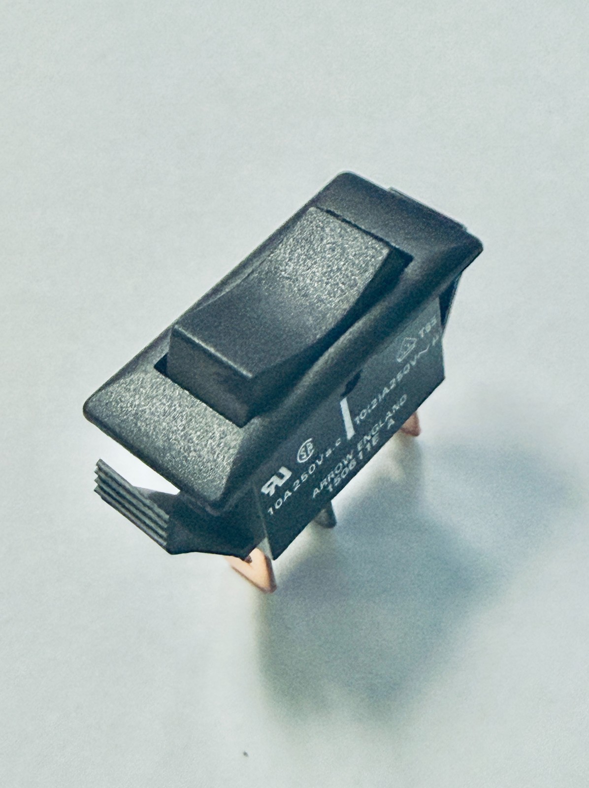 150611E Arrow Rocker Switch N.O. 10A 250VAC  (ON)-OFF-(ON) Momentary