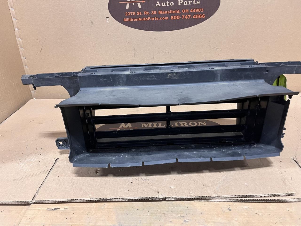 2020 Ford F150 Lower Air Shutter 3.5L OEM Used 77000 Miles Part #670