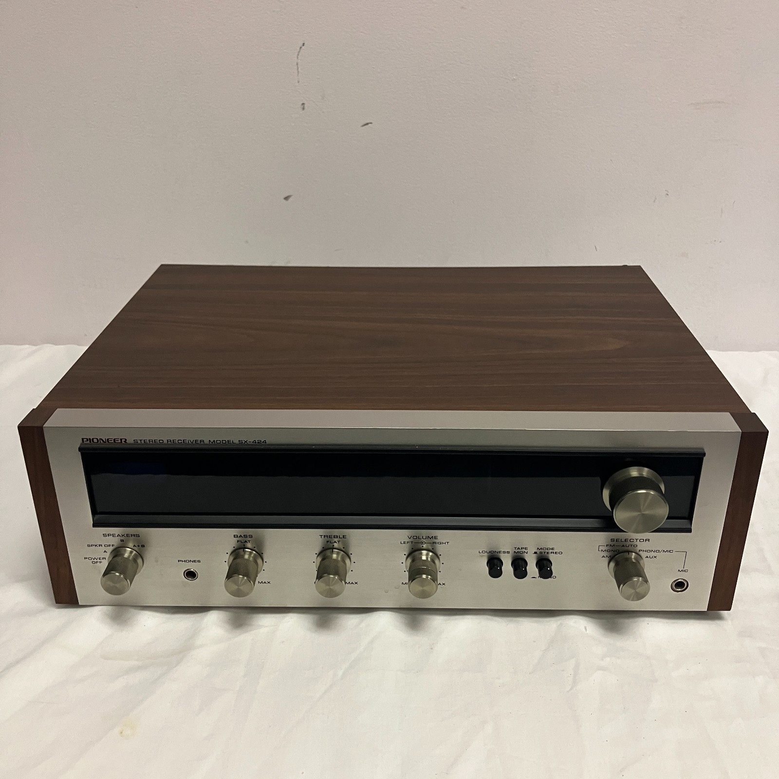 Vintage Pioneer SX-424 Stereo Receiver - Minor Cosmetic Issue - Tested & Working
