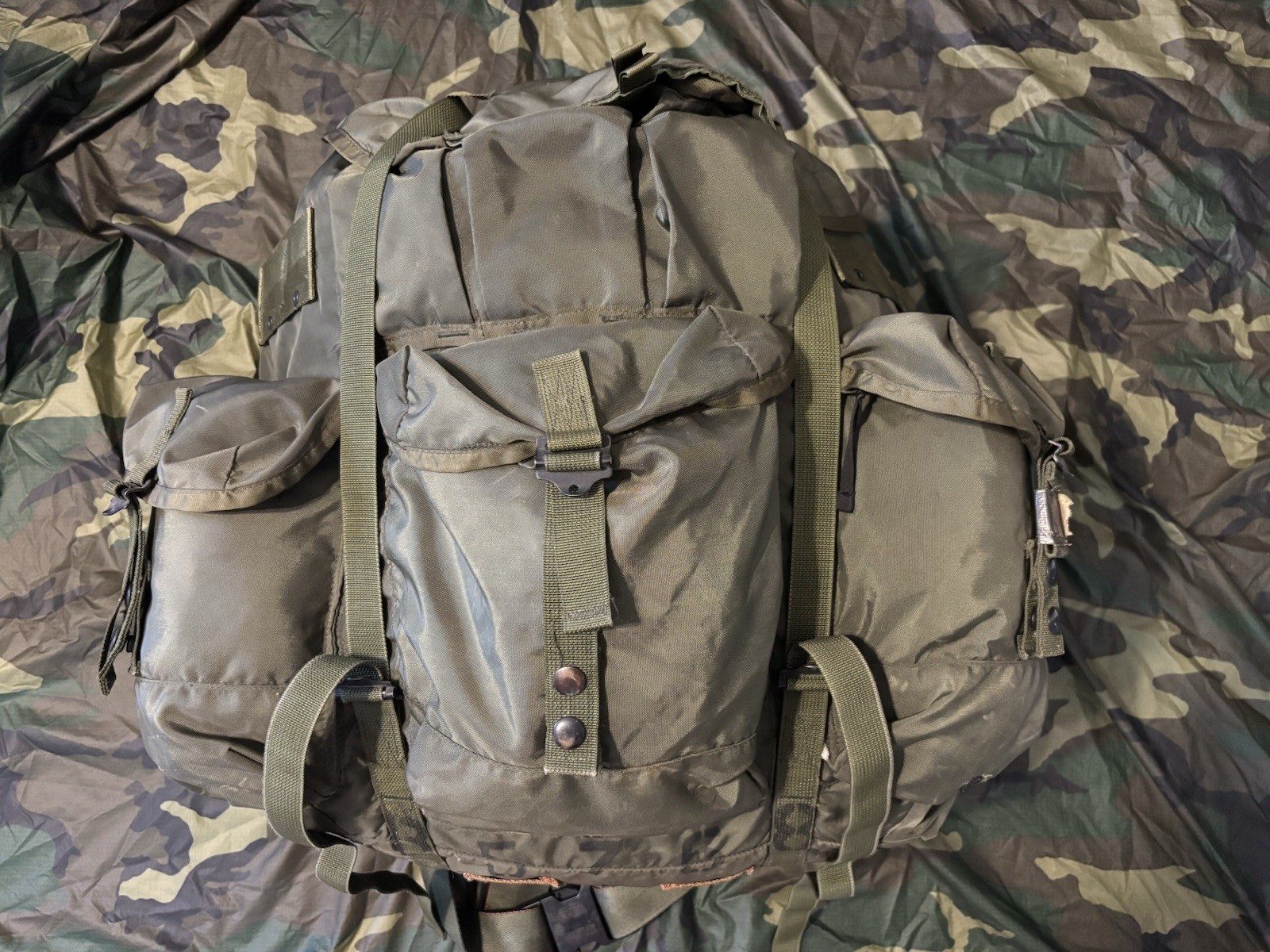Large Alice pack & frame