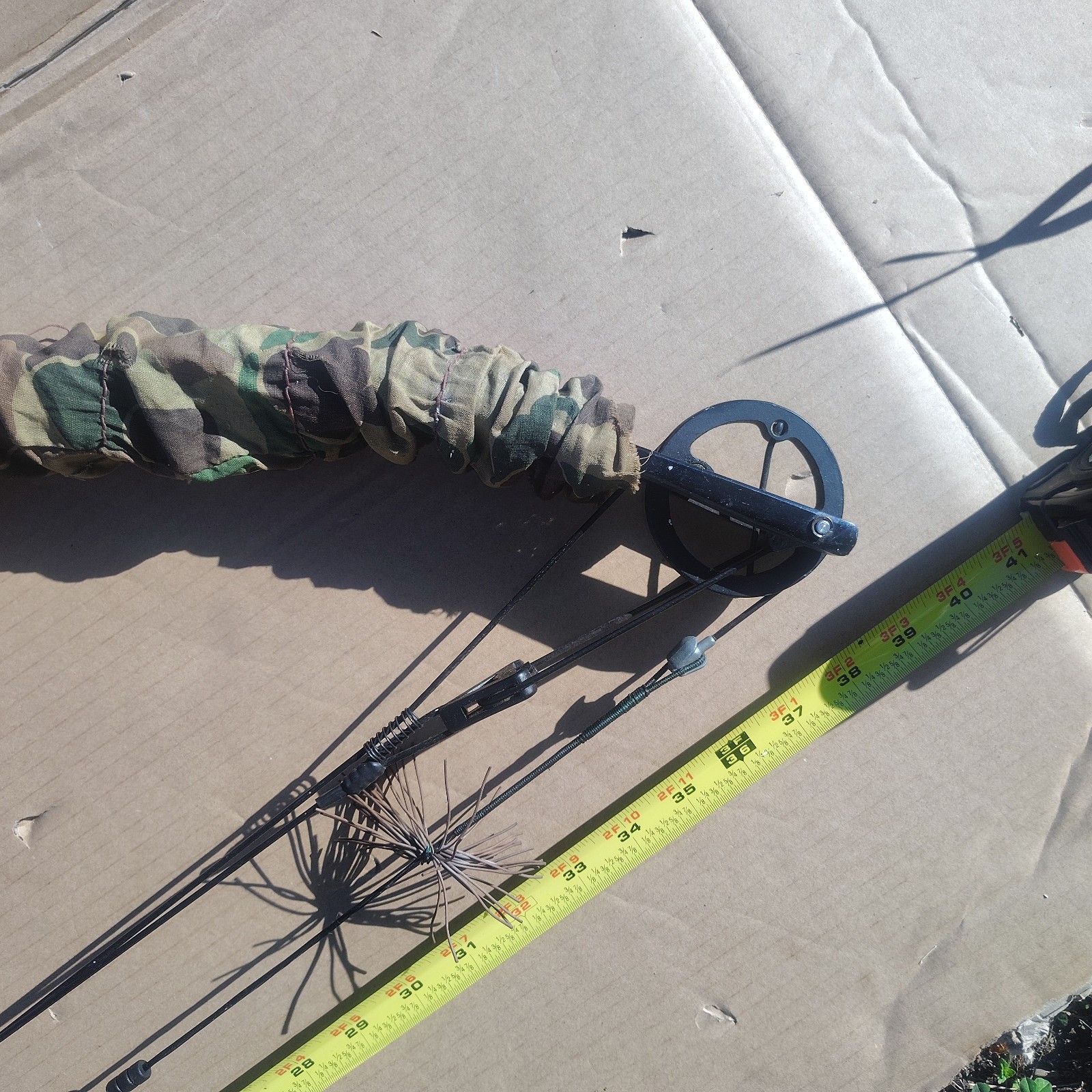 Martin Archery Compound Bow with 4 aiming posts, Saunders damper & arrow guide