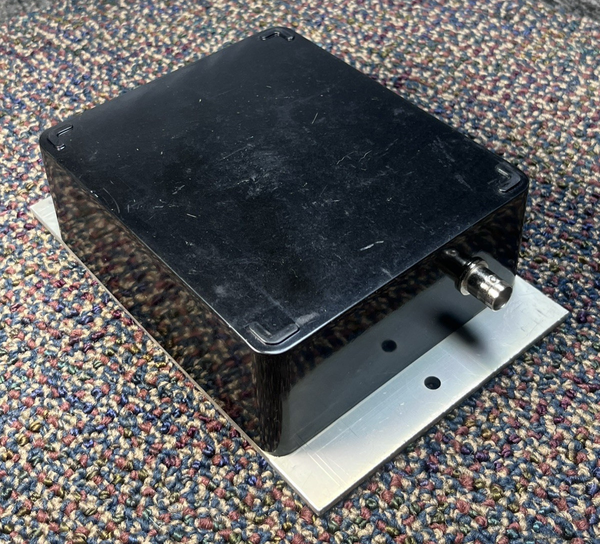 (1) PELCO GROUND ISOLATION TRANSFORMER, GIT100. TESTED. GUC.