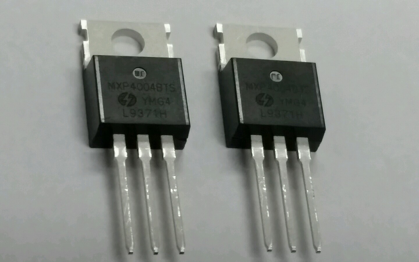 2  NEW MXP4004BTS MOSFET N-CHANNEL TRANSISTORS TO-220,170A 40V, Shipped from USA
