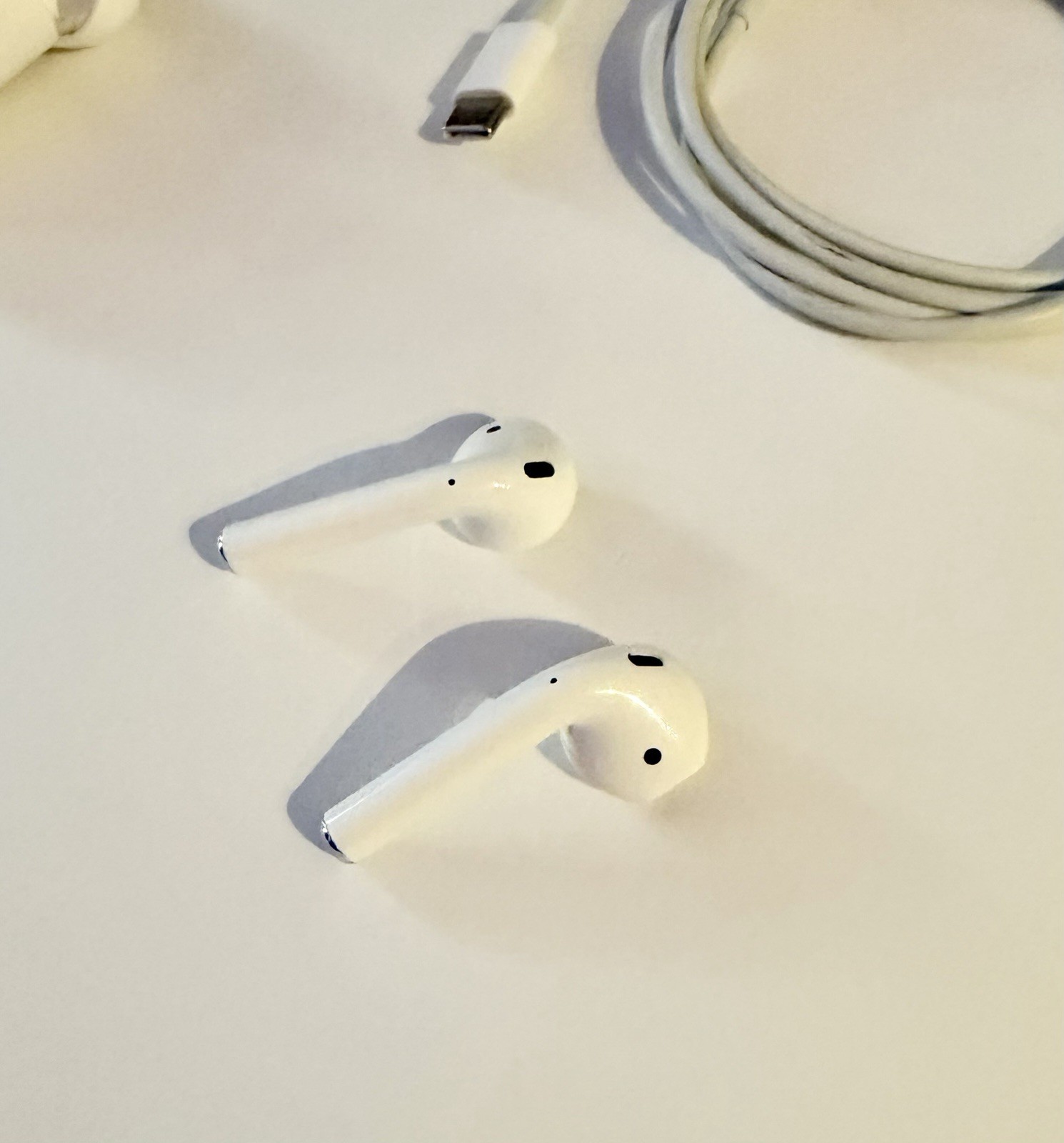 Apple AirPods 2nd generation In-Ear Bluetooth Headset w/ Wireless Charging+cable