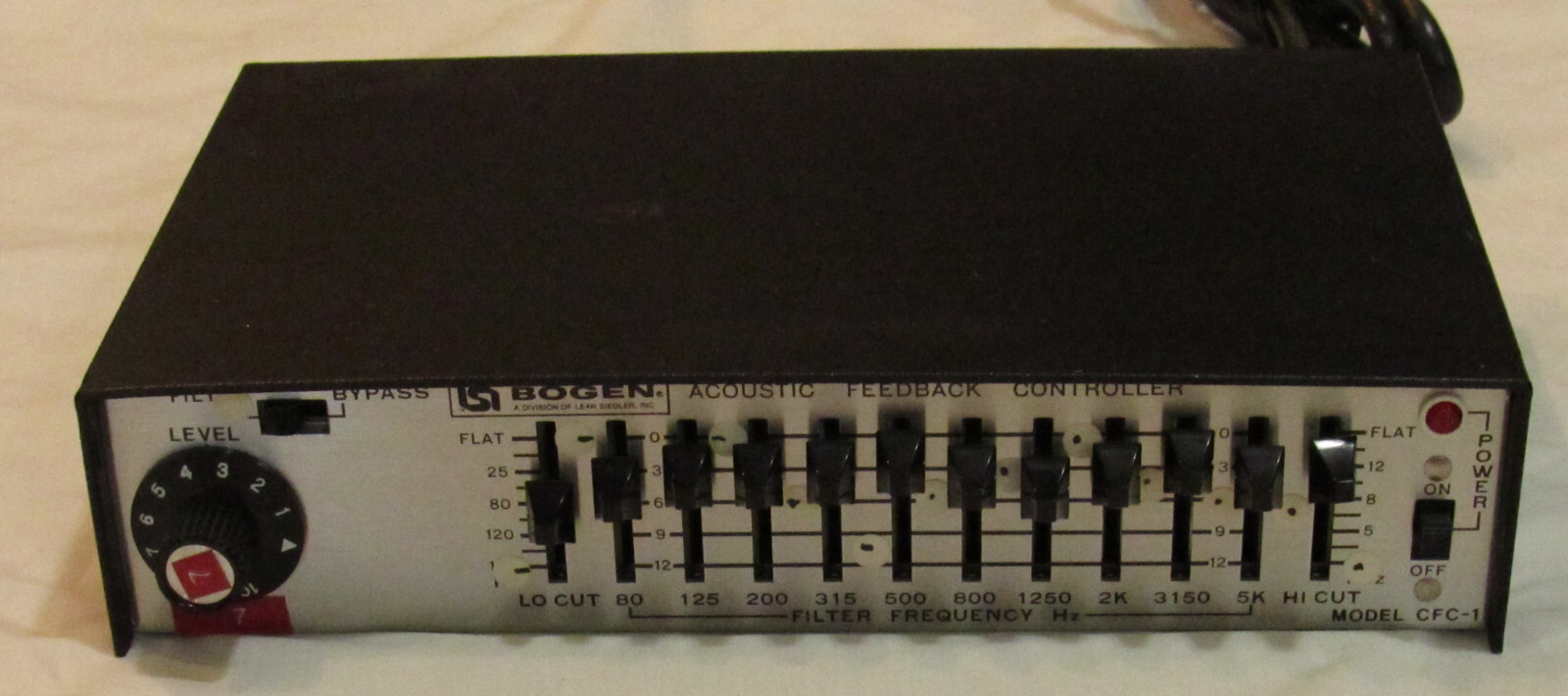 Bogen CFC-1  10 Switch Accoustic Feedback Controller   Used Good Condition