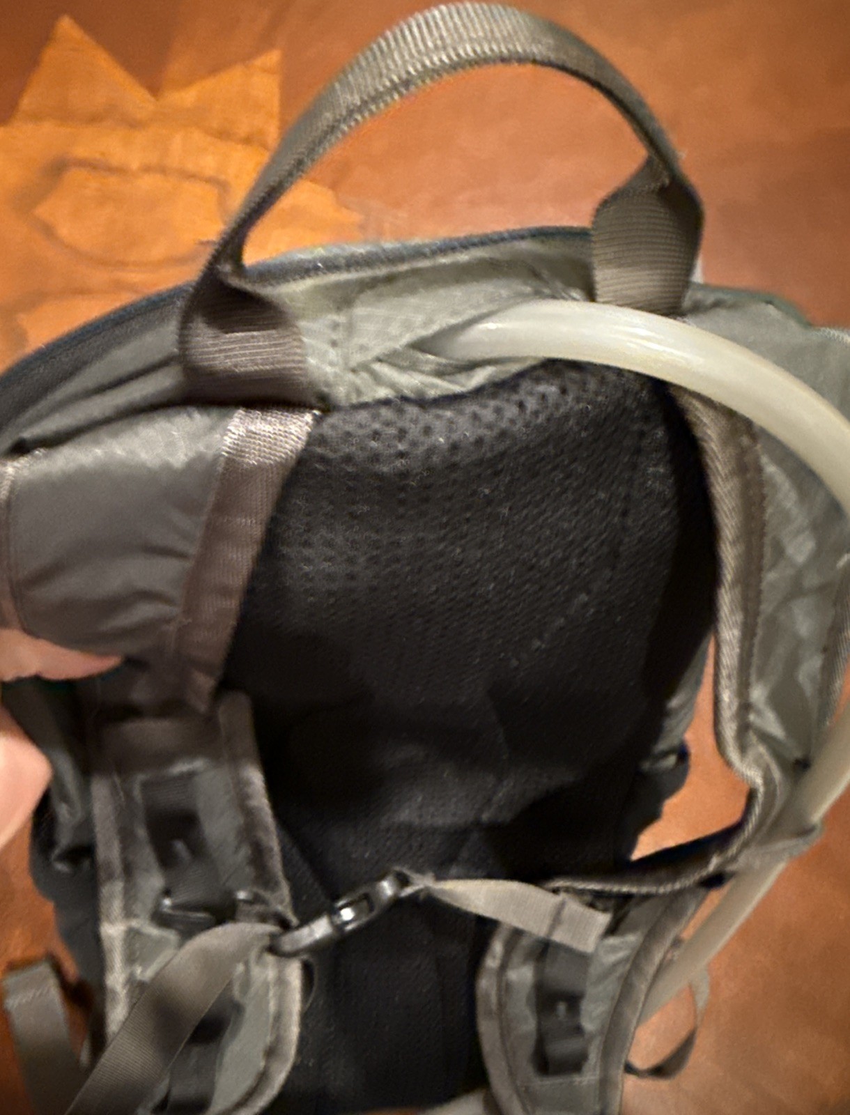 Merrell Crest 6L Hydration Pack Backpack Asphalt Gray NWT Bladder Included