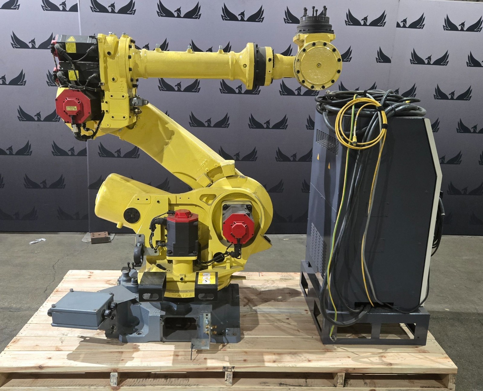 Fanuc R-2000iB/210F Complete with R-30iA Controller USED