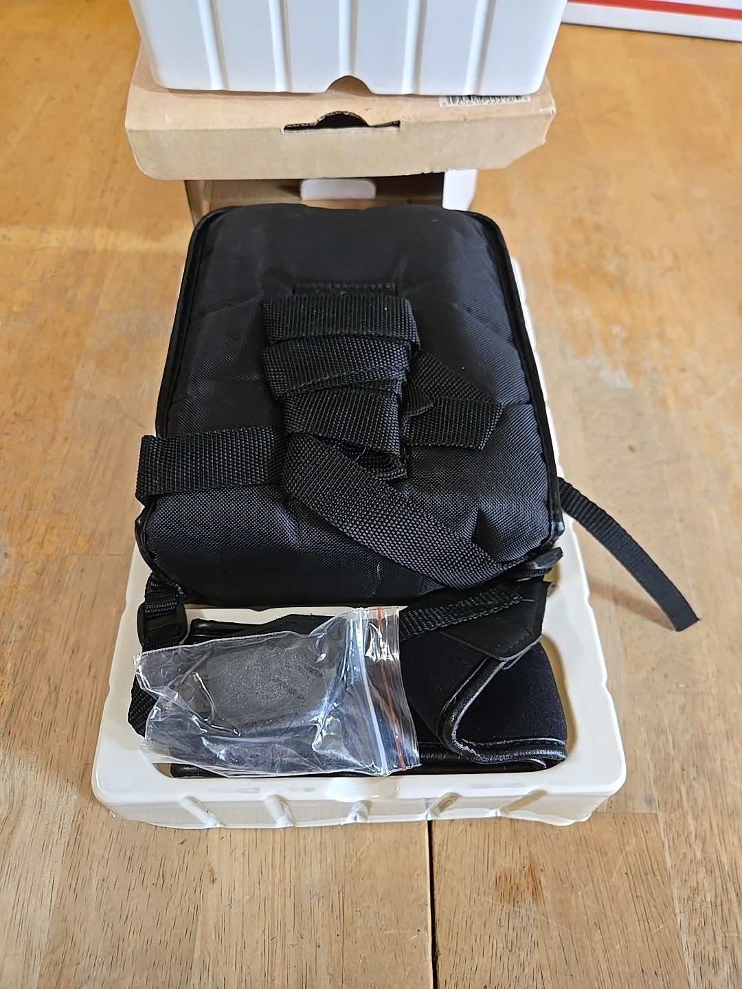Simmons CaptureView 8x42 Binoculars and Digital Camera Model 822218