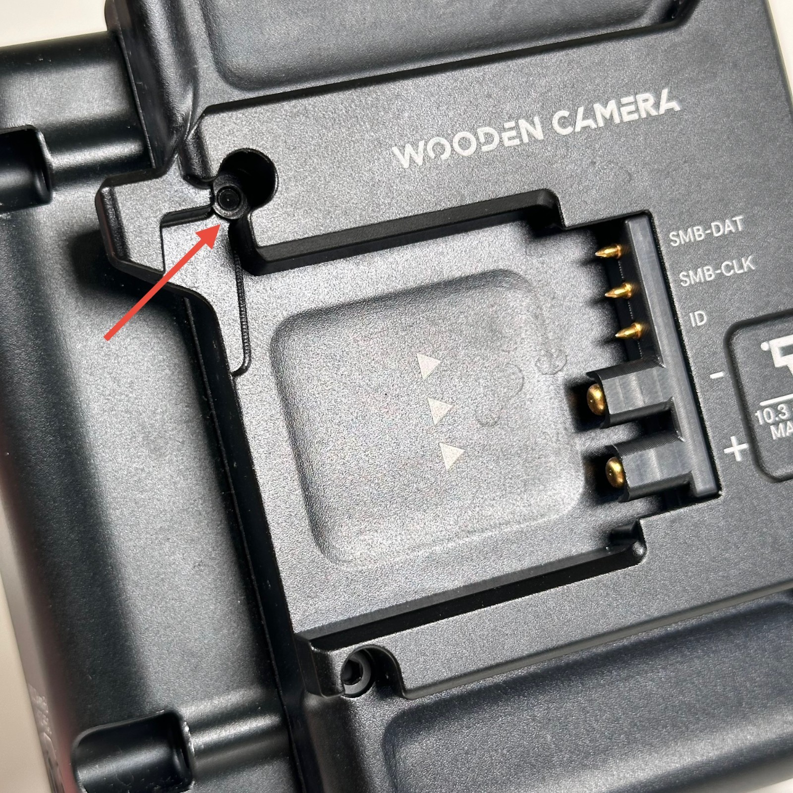 Wooden Camera MDR-3 26V Gold Mount Plus Cage