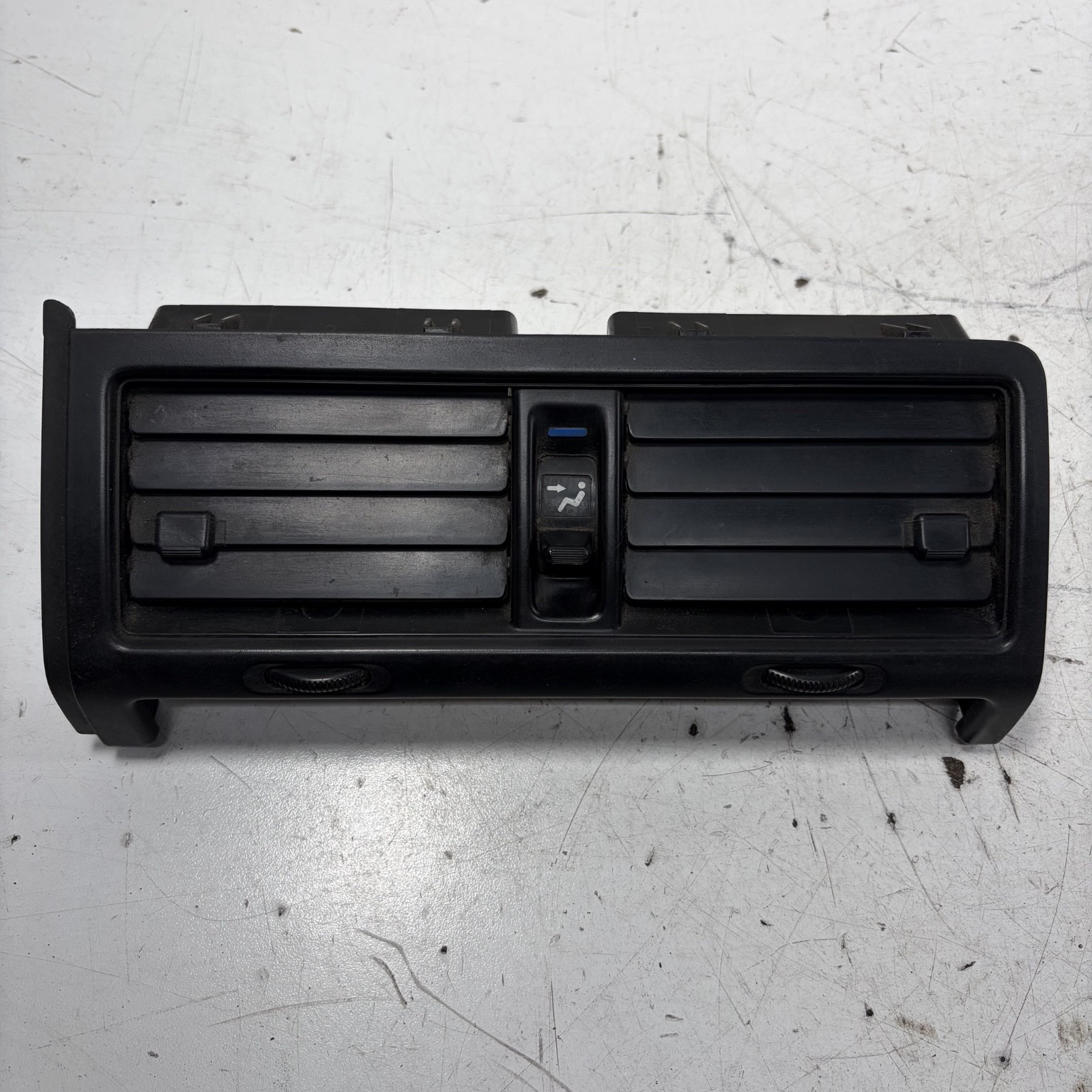 86-89 Honda Accord LX/LXi Dashboard Center Vent Outlet Black 77600-SE3-A10ZA OEM