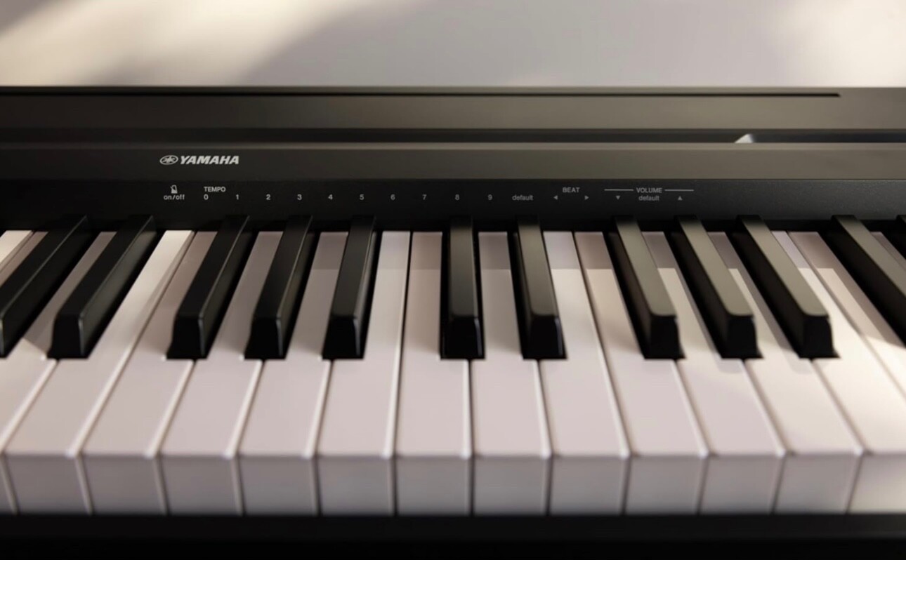 Yamaha P-143 88 Weighted Keys Digital Piano, Sustain Pedal, bi-Speakers